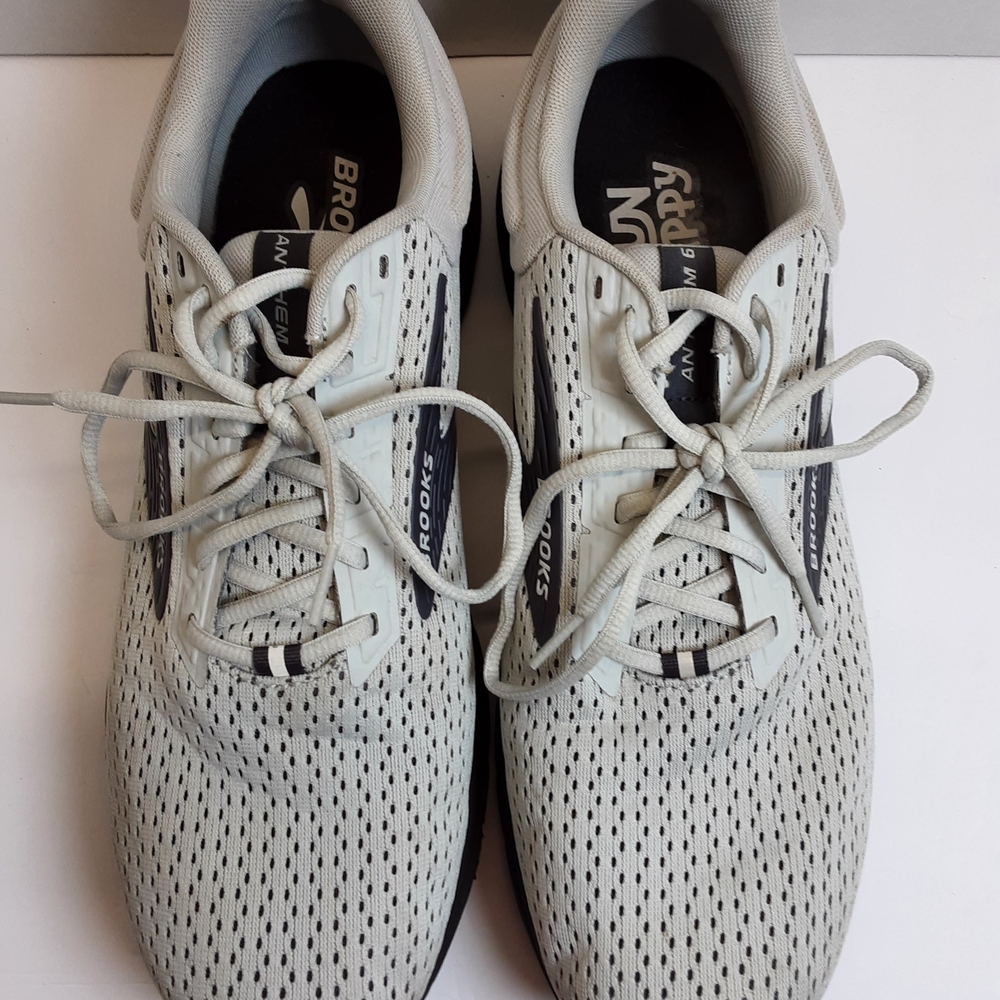Brooks Men's White and Black Athletic Shoes